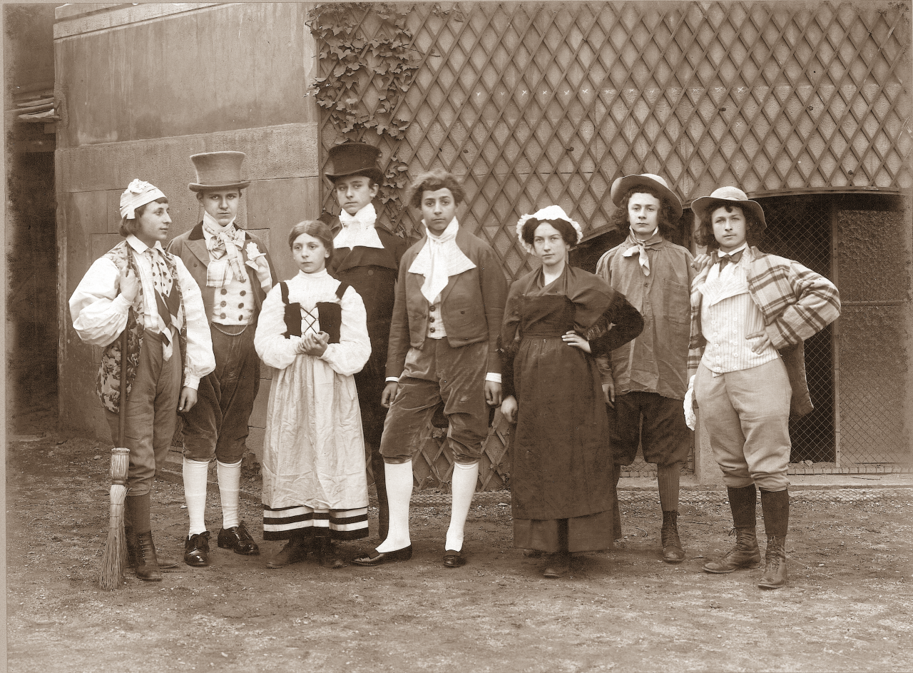 Une pièce de théâtre en 1910